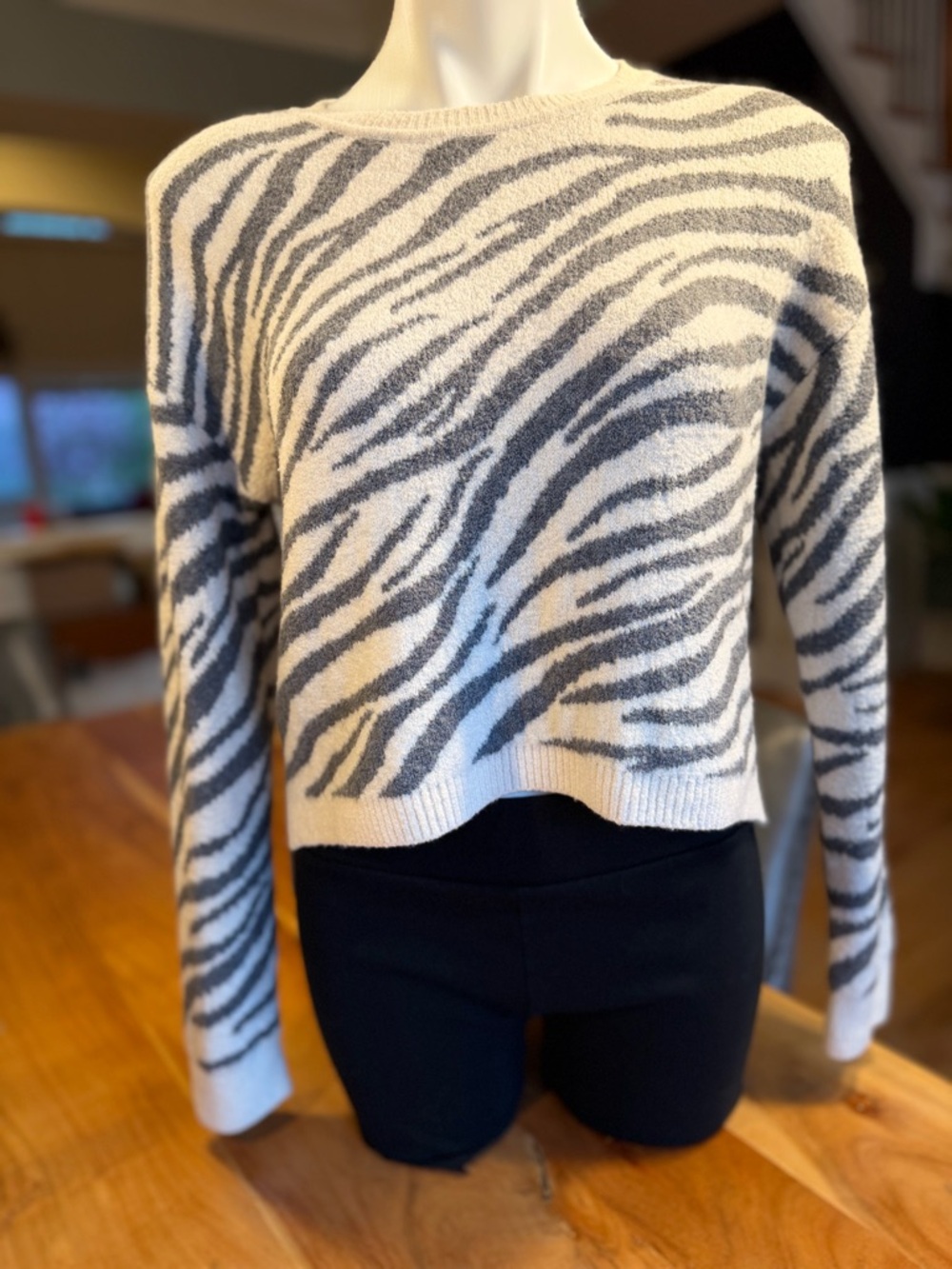 Yet Again Indie Sleaze Zebra‎ Print Sweater Cream/Gray 2010s (GUC)